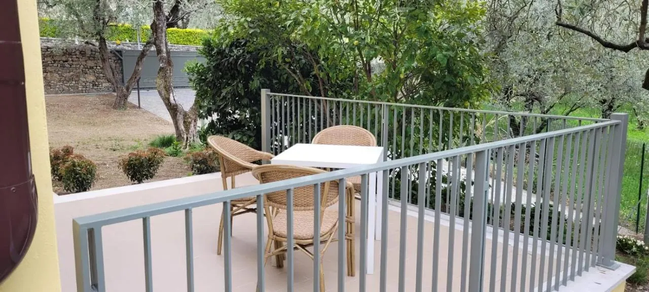 Ca' De L'Achille Apartment Torri Del Benaco Italy