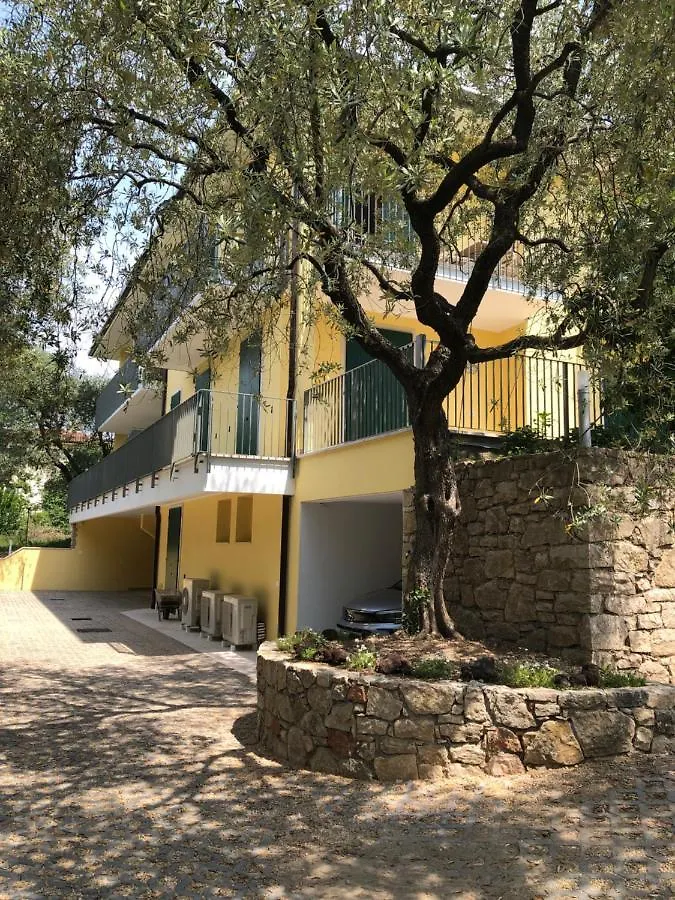 Ca' De L'Achille Apartment Torri Del Benaco Italy
